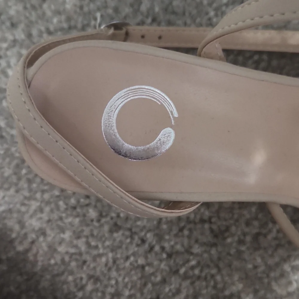 Journee Collection‎ Shillo Dress Sandal Size 7